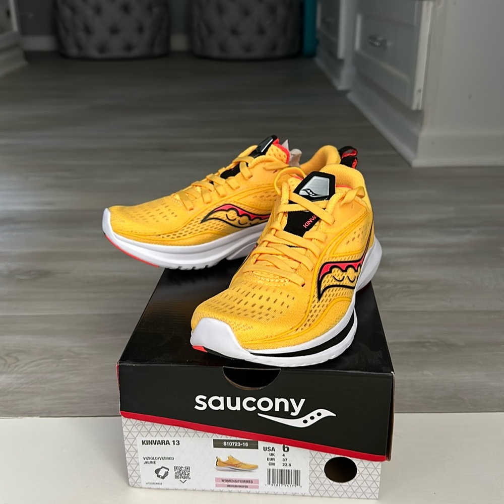 NIB Saucony Kinvara 13 size 6